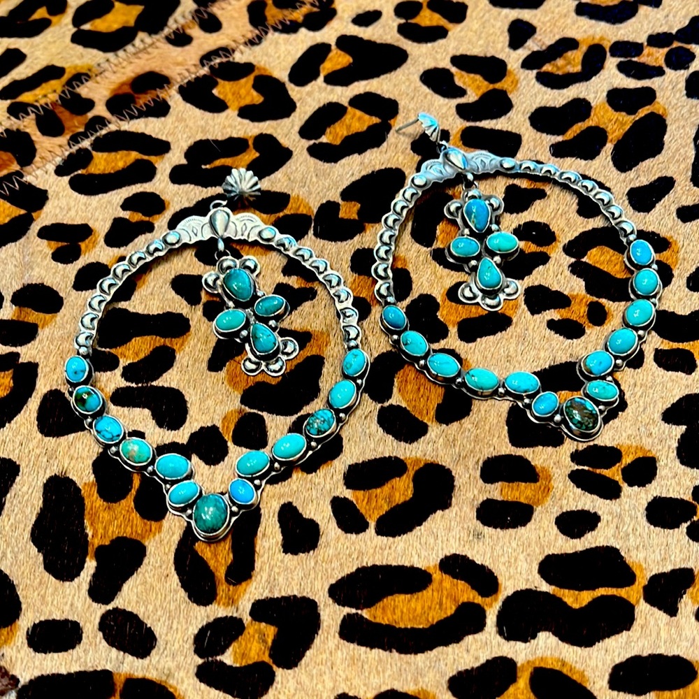 Sterling silver with turquoise stones earring.